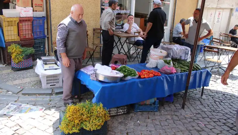 Dağdan Gelen Şifa: Doğal Bitkilerin Psikolojik Faydaları ve Pazar Hayatı