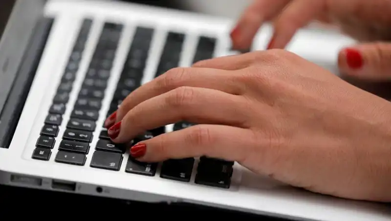Laptop Mikrofonları ile Gelen Tehlike: Kapalıyken Dinleniyor Olabilirsiniz!