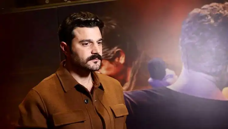 Murat Göğebakan: Kalbim Yaralı Dizisi ve Oyuncu Kadrosu ile Dikkat Çekiyor