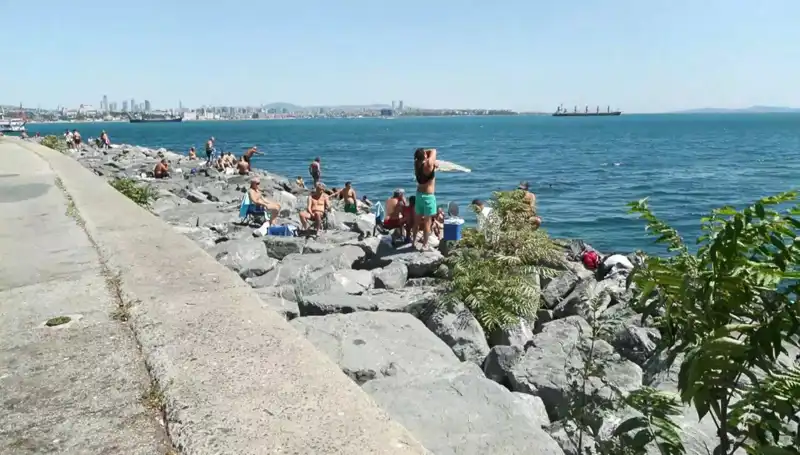 İstanbullular Sıcak Havaya Koştu: Sahillerde Psikolojik Yenilenme Dalgası