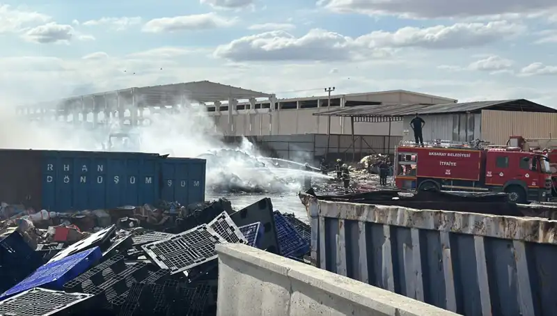 Aksaray'daki Geri Dönüşüm Fabrikasında Yangın: Psikolojik Etkileri ve Toplumsal Yansımaları