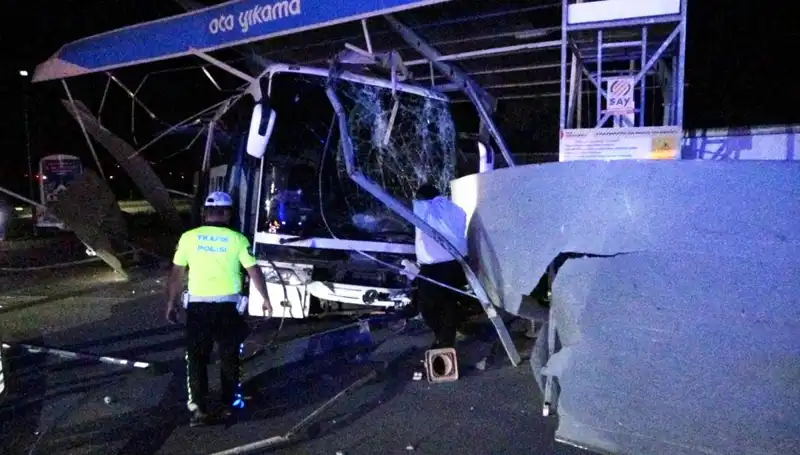 Otobüs Oto Yıkamaya Daldı: Psikolojik Etkileri ve Yaralıların Durumu