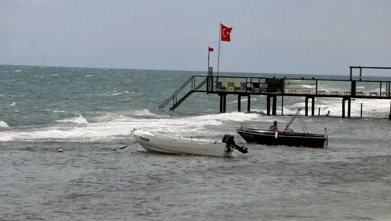 Poyrazın Psikoloji Üzerindeki Etkileri: Denize Girmek Neden Yasaklandı?