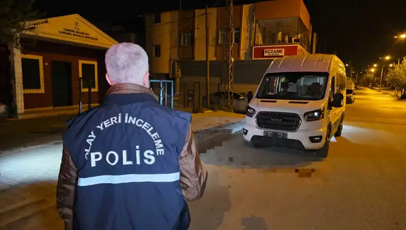 Kebapçı Servisinde Şok Olay: Arkadaşını Boynundan Bıçaklayan Genç Gözaltına Alındı