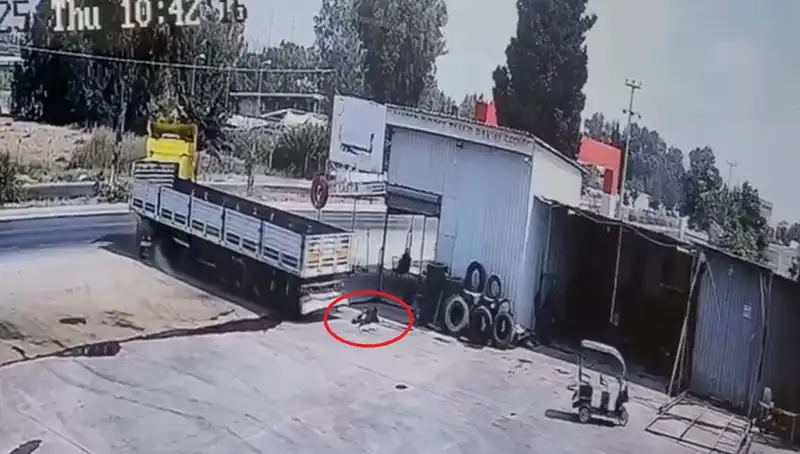 16 Yaşındaki Çocuk İşçi TIR'ın Altında Kalarak Hayatını Kaybetti!