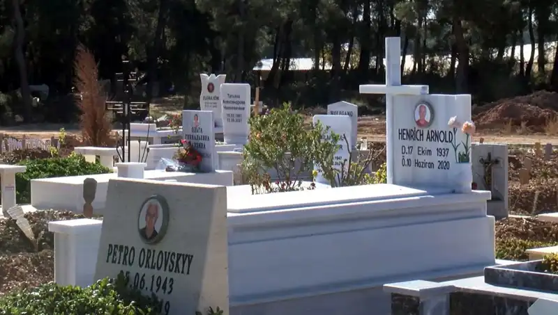 Antalya'da Yabancıların Mezarlık Ziyareti: Aile Gelenekleri ve Anlamı