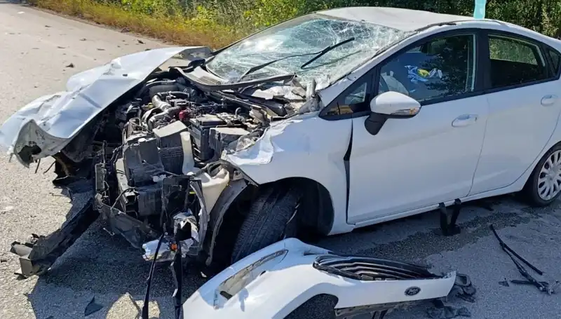 Çanakkale'de Feci Trafik Kazası: İki Kişi Yaralandı, Psikolojik Etkileri Ele Alınıyor