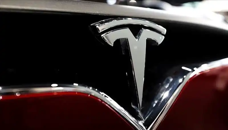 Tesla'nın Ucuz Model Tartışmaları ve FSD Bekleyişi: Psikolojik Etkiler