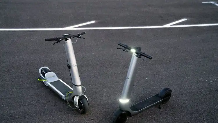 Elektrikli Scooter Devrimi: Trafikte Yer Alması Yasaklanan Süper Hızlı Araç