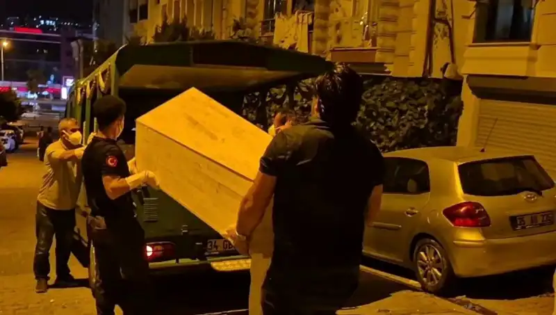 Esenyurt'ta Gizemli Ölüm: Kadının Ölümü Psikolojik Derinliklere Mi İniyor?