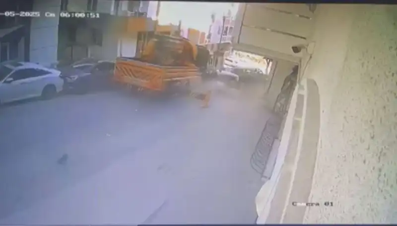 Kontrolden Çıkan Vinç, Şehirdeki 23 Araca Çarpıp Durdu!
