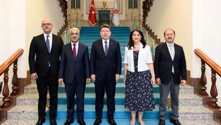 İmralı Heyeti Adalet Bakanı Yılmaz Tunç ile Dikkat Çeken Görüşme Gerçekleştirdi