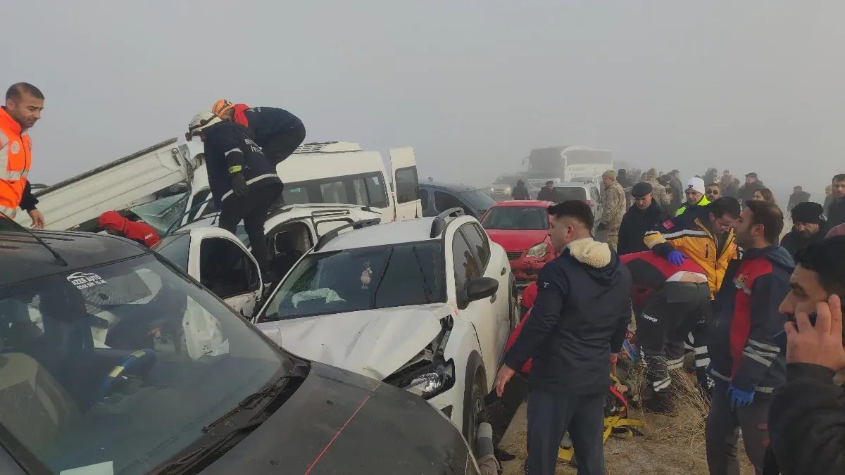 Van’da Zincirleme Trafik Kazası: Çok Sayıda Araç Karıştı, Yaralılar Var