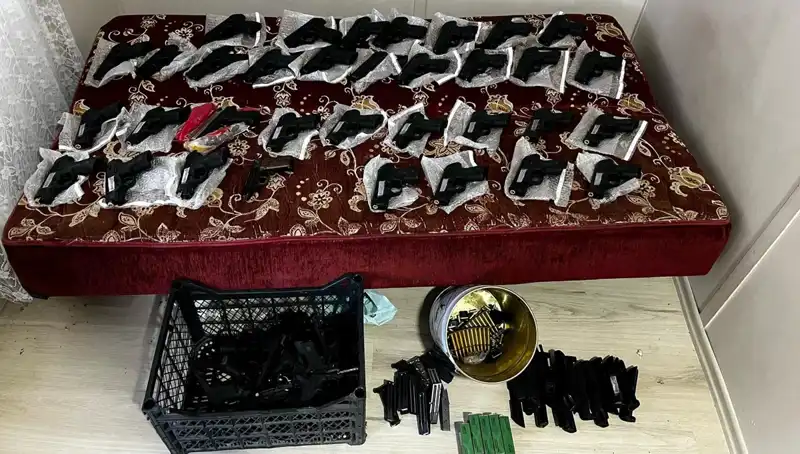 Gaziantep’te Dev Operasyon: 45 Silah ve El Bombası Yakalandı!