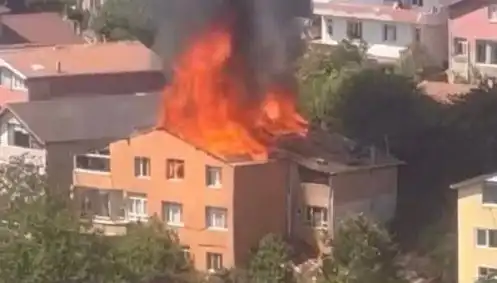 İstanbul’da Yangın Paniği: Dört Kişi Nasıl Mahsur Kaldı?