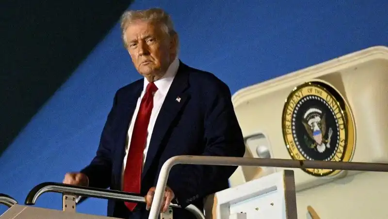 Katar'dan Trump'a Uçan 400 Milyon Dolarlık Jet: Psikolojik Etkileri ile İncelendi