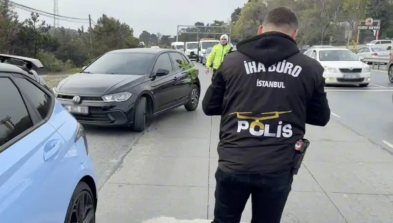 Emniyet Şeridini İhlal Etti, Kendini Yolda Buldu: Psikolojik Analiz
