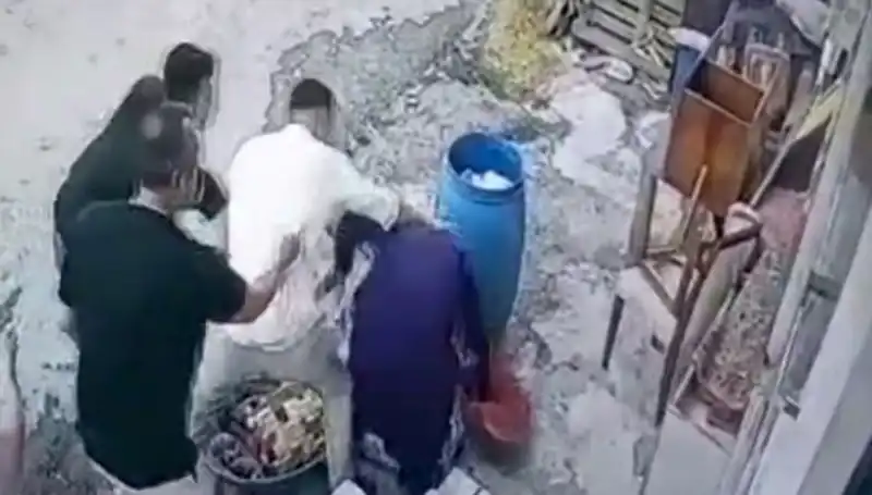 Başakşehir'de Baba ve Oğulun "Bidon" Sebebiyle Kadına Şiddet Olayı