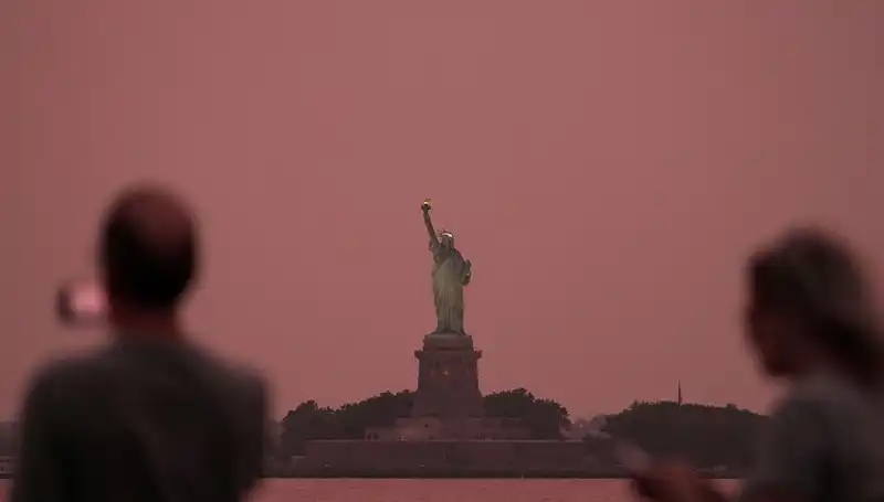 Kanada Yangınlarının Dumanı: NYC'de Psikolojik Etkileri ve Önlemler