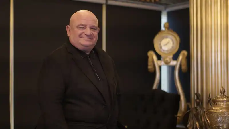 Moiz Mitrani: Tekstilden Finansa Yükselen Başarı Hikayesi