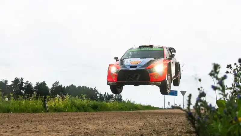 Otomobil Rallisinde Yaşanan Trajik Kaza: İki Seyirci Hayatını Kaybetti