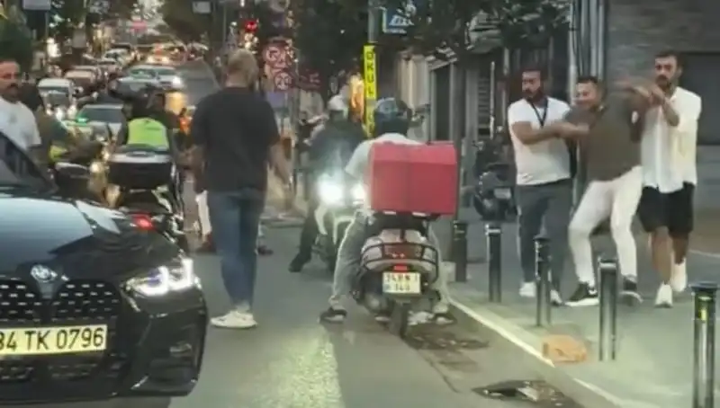 Nişantaşı’nda Yol Verme Kavgası: Sopalı Tartışma Kadını Tehdit Etti