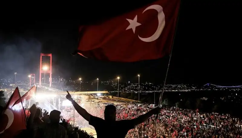 15 Temmuz'un Anısına: "En Uzun Gece" Tiyatro Gösterimi Külliye'de
