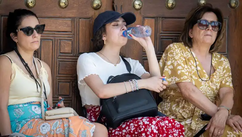 Türkiye'de Sıcaklık Rekoru: 23 İlde 40 Dereceyi Geçti!