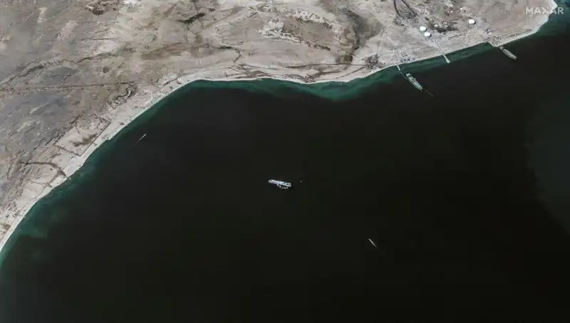 Yunan Gemisinde Saldırı: Mürettebatın Hayatta Kalma Mücadelesi